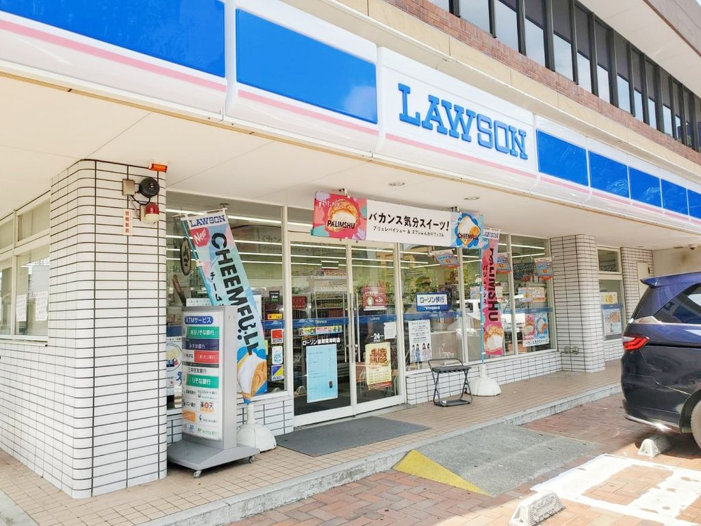 コンビニ　ローソン浦和東岸町店（コンビニ）まで740m