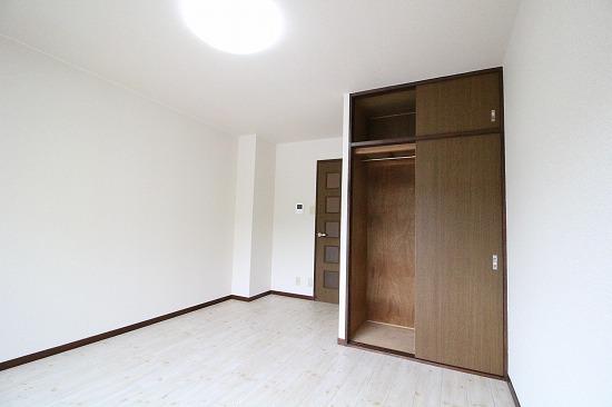 収納　類似部屋写真（部材色が異なります）