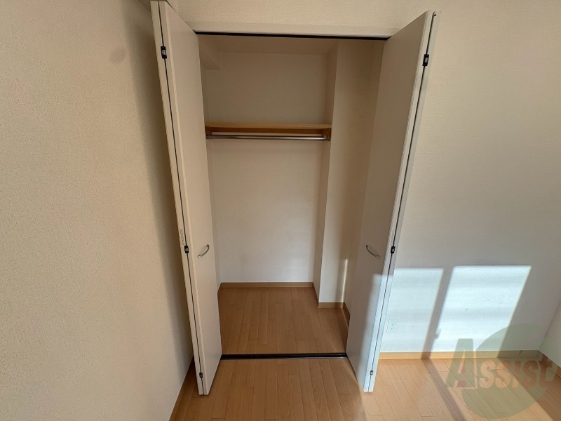 収納　寝室の収納です。部屋がすっきり片付きます。