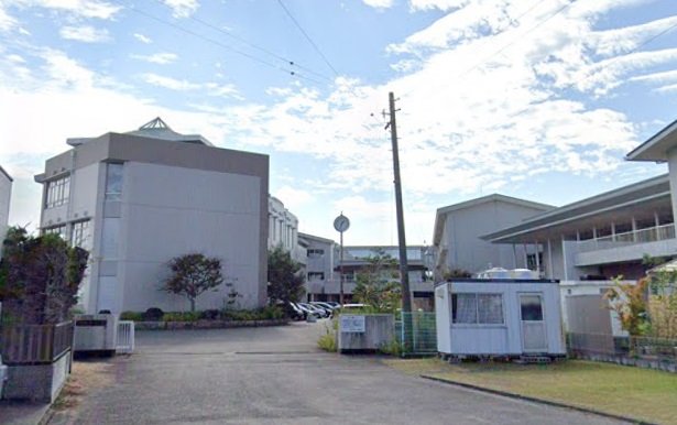 中学校　焼津市立大井川中学校（中学校）まで3000m