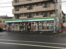 コンビニ　ファミリーマート札幌北35条東1丁目店（コンビニ）まで563m