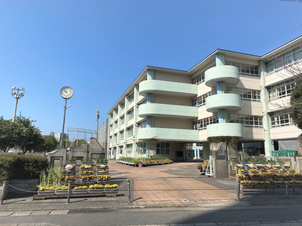 中学校　甲東中学校（中学校）まで500m
