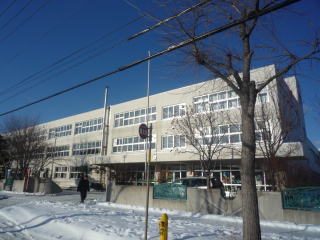 小学校　札幌市立屯田小学校（小学校）まで965m