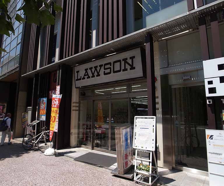 コンビニ　ローソン烏丸三条店（コンビニ）まで77m