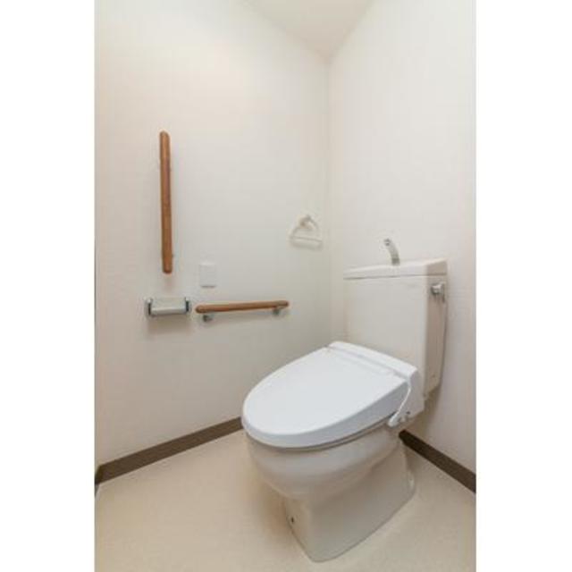 トイレ　※写真は同タイプ住戸です。