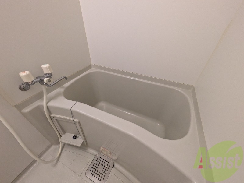 バス・シャワールーム　バス・トイレ別なので衛生面を気にしなくていいですね。