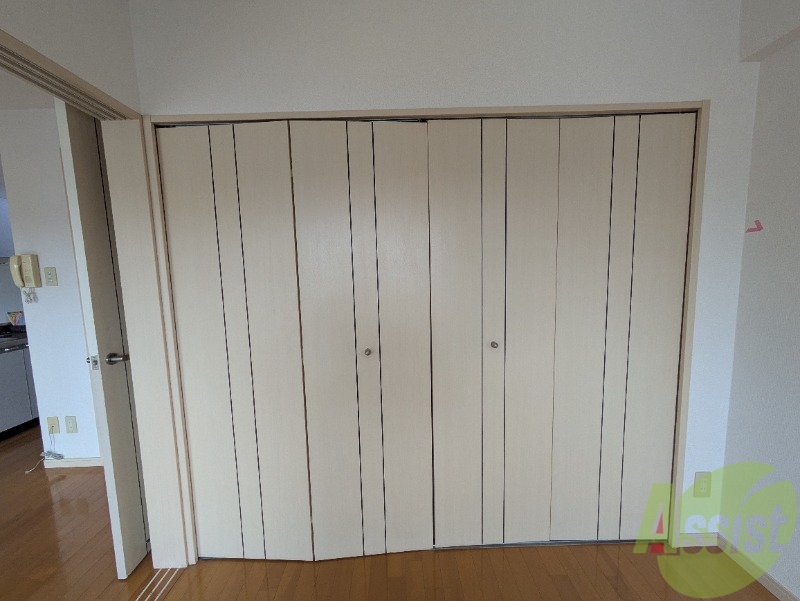 収納　収納は広く、両開きなので開けやすいですね。