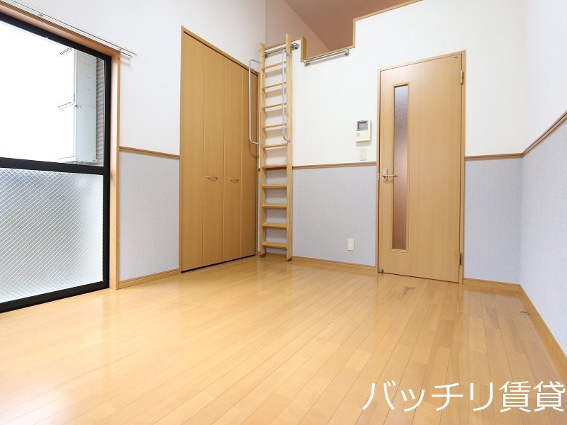 居室・リビング　画像は同型イメージの為、現況を優先いたします。