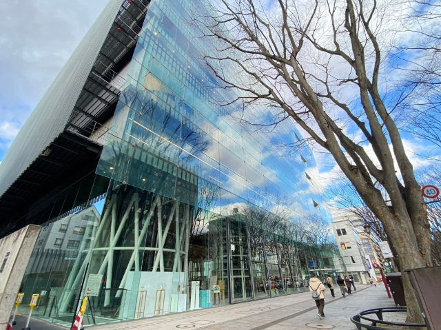 図書館　仙台市民図書館（図書館）まで683m
