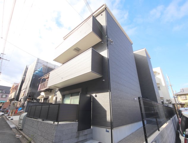 J.Qualior学園前の外観写真