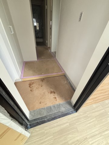 玄関　工事中