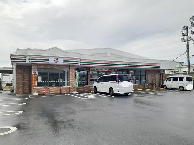 コンビニ　セブンイレブン読谷喜名店（コンビニ）まで450m
