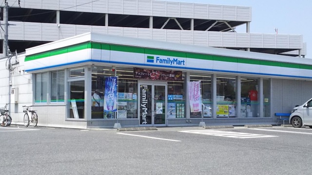 コンビニ　ファミリーマート倉敷中庄店（コンビニ）まで587m