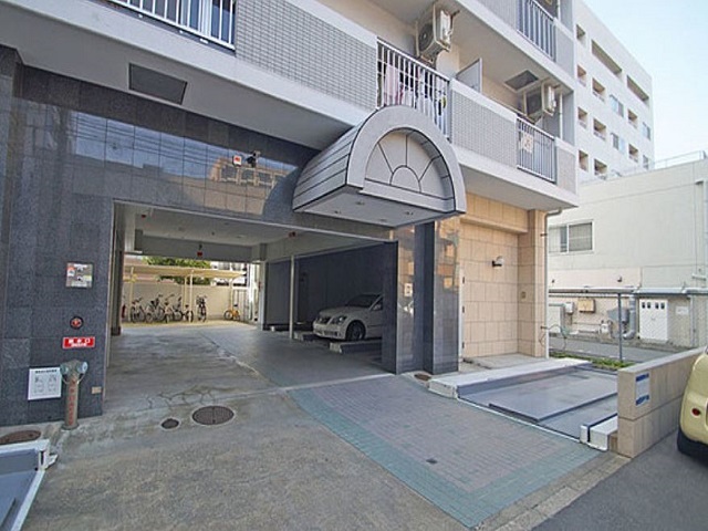 地下鉄七隈線 天神南駅 徒歩5分 7階建 築32年の外観写真