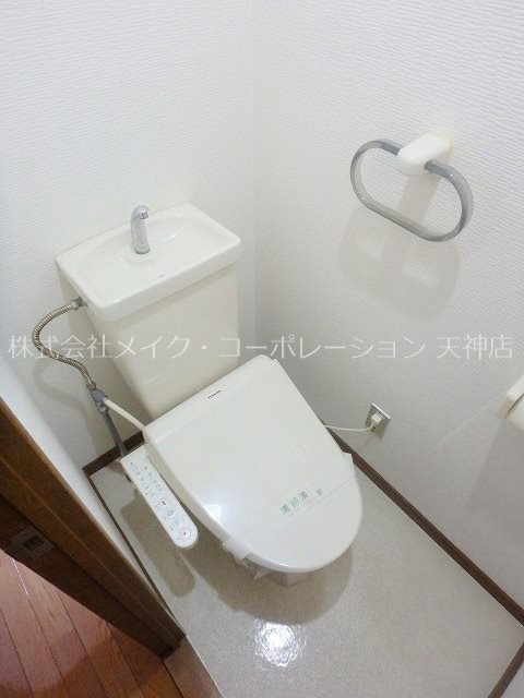 地下鉄七隈線 天神南駅 徒歩5分 7階建 築32年のトイレ写真