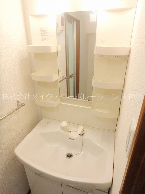 地下鉄七隈線 天神南駅 徒歩5分 7階建 築32年の内装写真