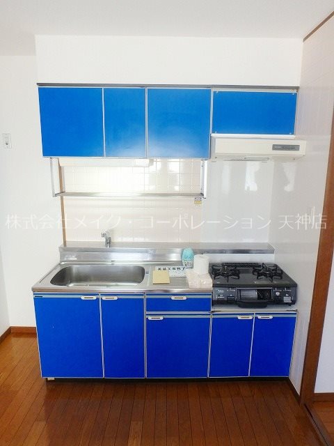 地下鉄七隈線 天神南駅 徒歩5分 7階建 築32年のキッチン写真