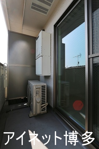 バルコニー　天気のいい日の洗濯物はこちらへ