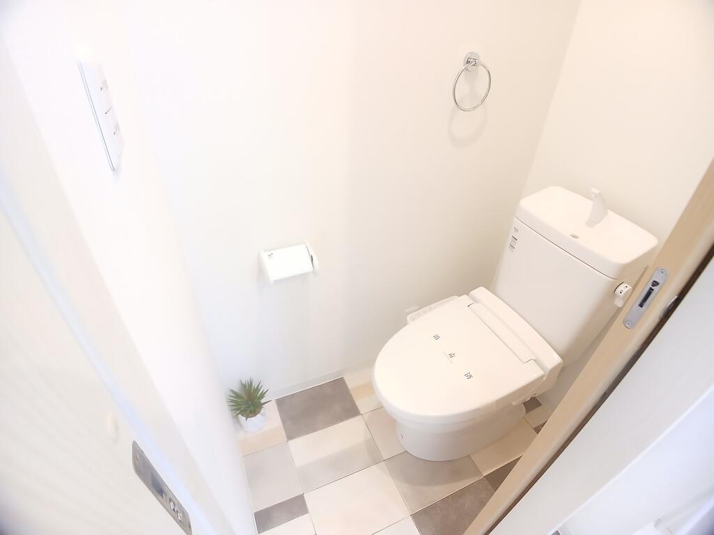 トイレ　トイレの上に棚があって便利♪