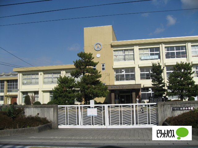 小学校　甲賀市立綾野小学校（小学校）まで960m