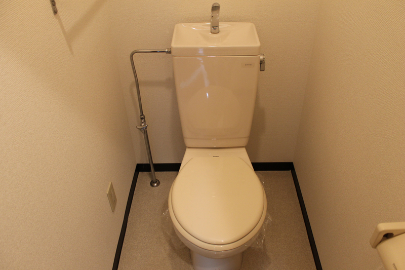 阪急宝塚線 蛍池駅 徒歩5分 3階建 築31年のトイレ写真