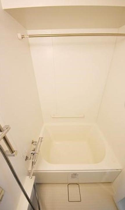 バス・シャワールーム　※反転タイプのお部屋の写真を使用しています。