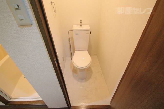 トイレ　＊４０３号室内装写真参照