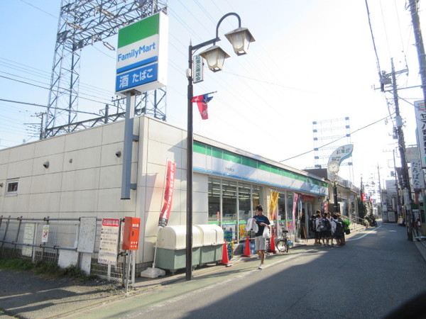コンビニ　ファミリーマート府中紅葉丘店（コンビニ）まで754m