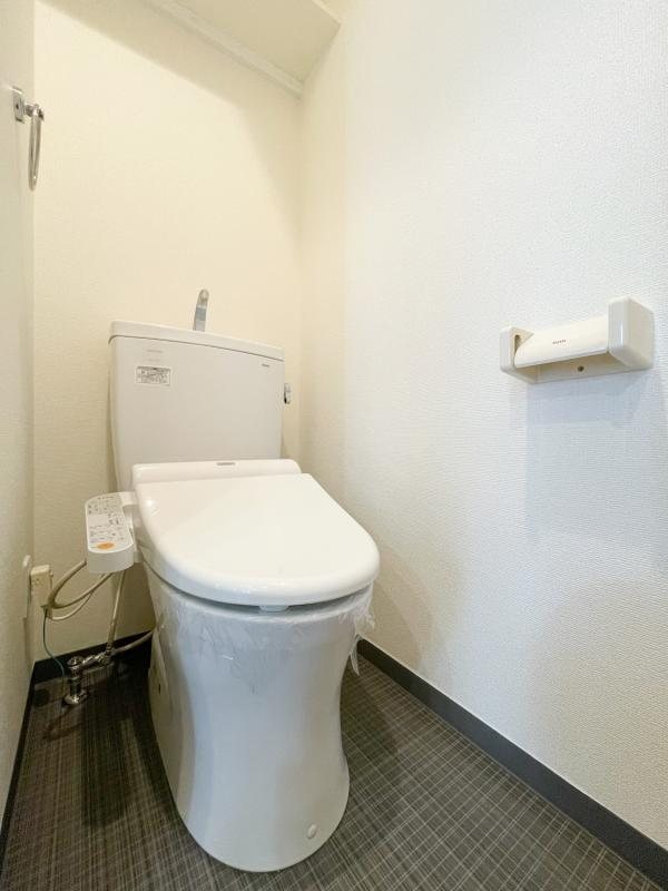 京王線 千歳烏山駅 徒歩4分 5階建 築13年のトイレ写真