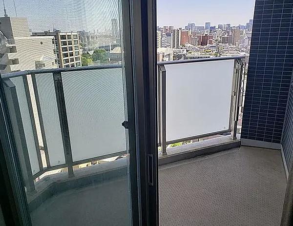 バルコニー　外からの目が気にならないバルコニーで洗濯物が干せます