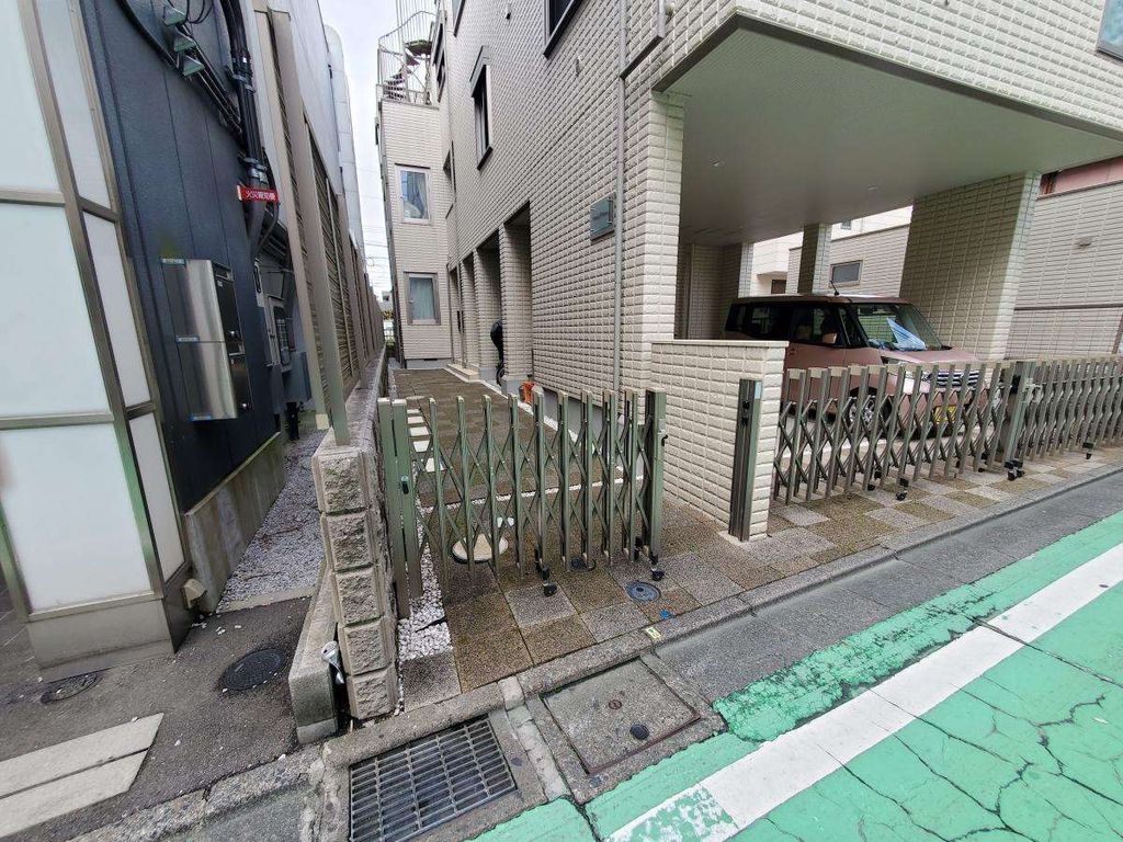 エントランス　駐車場