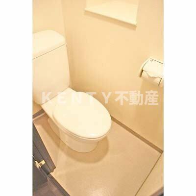 トイレ　落ち着いた色調のトイレです
