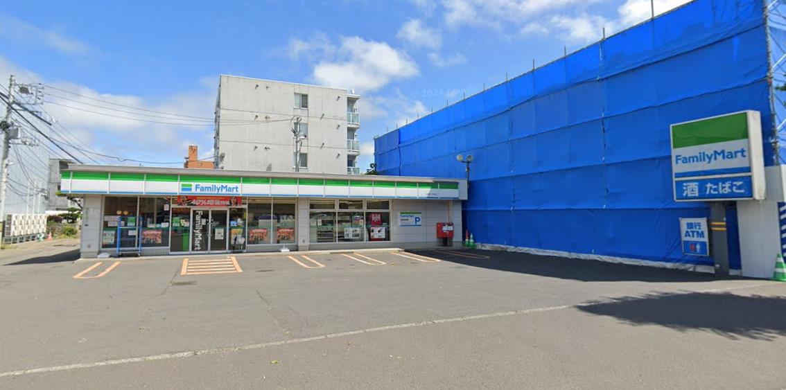 コンビニ　ファミリーマート札幌南12条店（コンビニ）まで283m