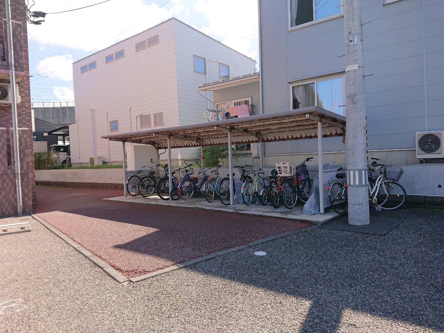 新潟市西区 3階建 築21年の外観写真