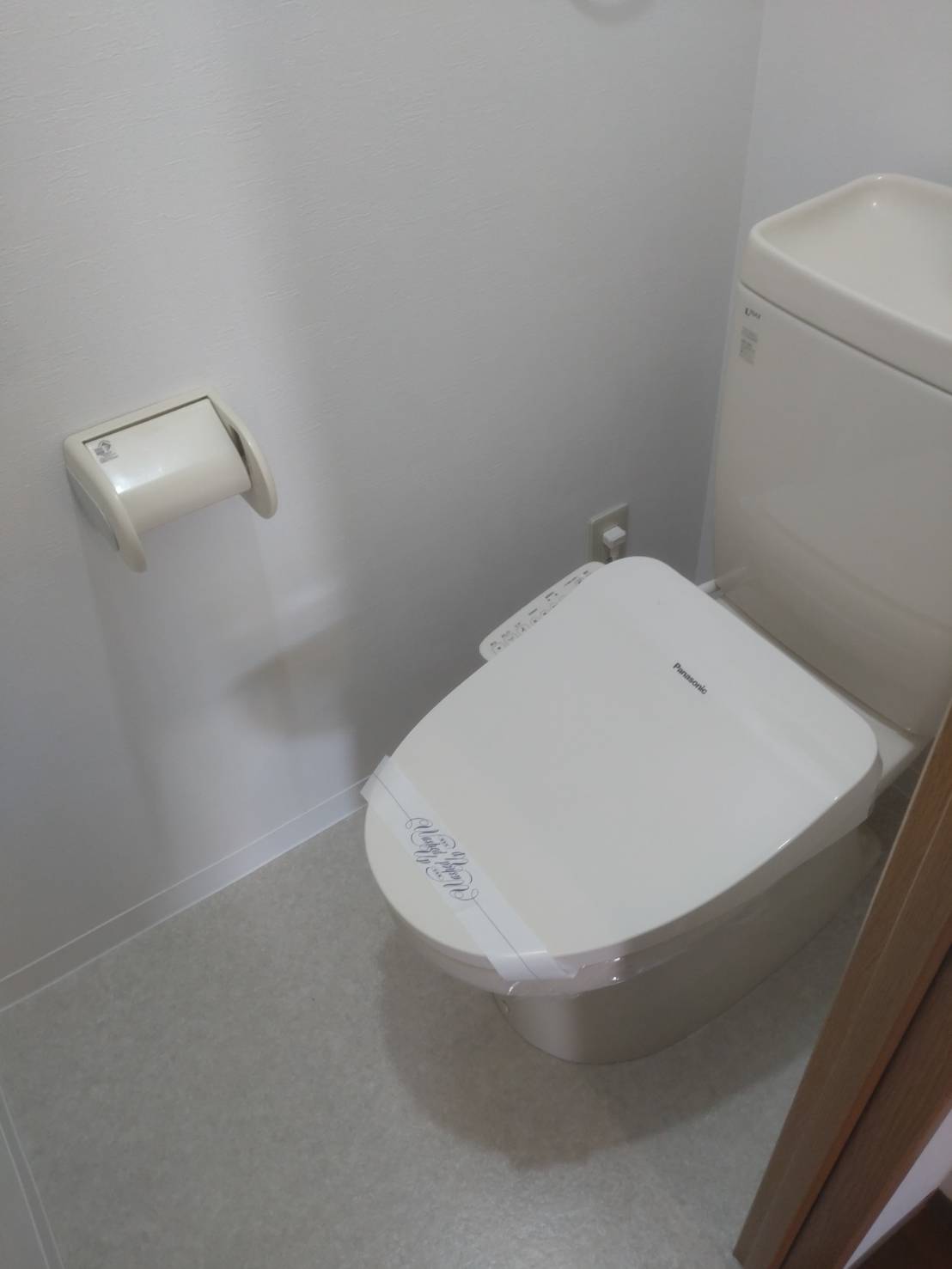 新潟市西区 3階建 築21年のトイレ写真