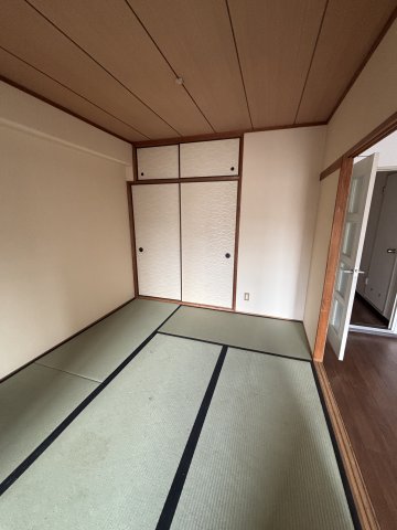 その他部屋・スペース　開放的な寝室です