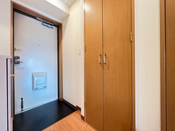 ラフィネ牛田本町の玄関写真