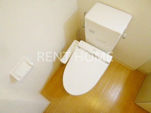 トイレ　温水洗浄便座付のトイレです。
