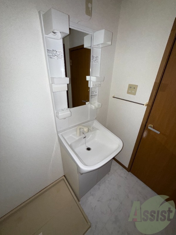 洗面設備　洗面台はこちらです。朝の準備が捗りますね。