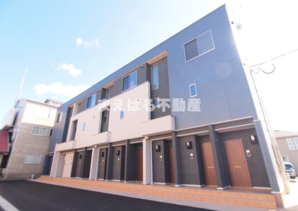 建物外観　買物も便利で、警察署も近く安心です。