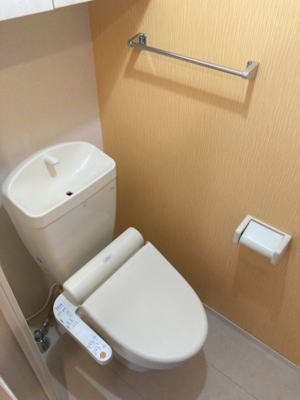 ＪＲ武蔵野線 西浦和駅 徒歩14分 2階建 築13年のトイレ写真