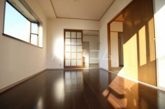 リバーサイド・ダイキの居間写真
