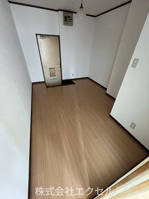 ＪＲ青梅線 小作駅 徒歩17分 2階建 築34年の居間写真
