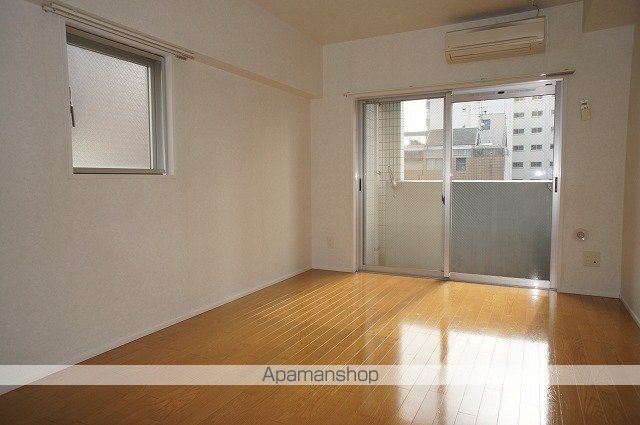エンクレスト大手門IIの居間写真
