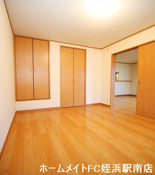 玄関　★人気の角部屋です★参考写真
