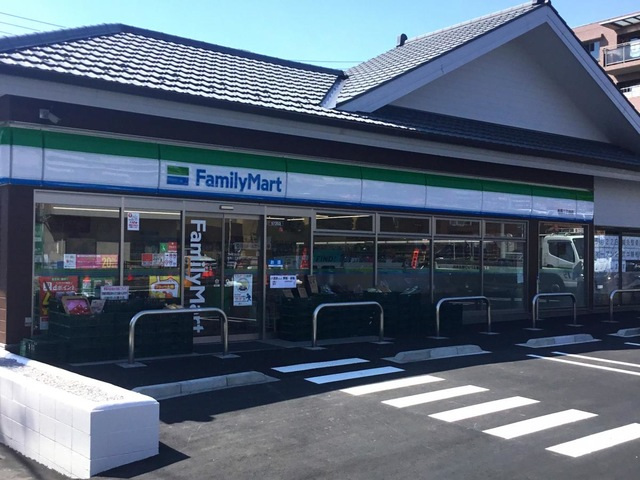 コンビニ　ファミリーマート有馬二丁目店（コンビニ）まで288m