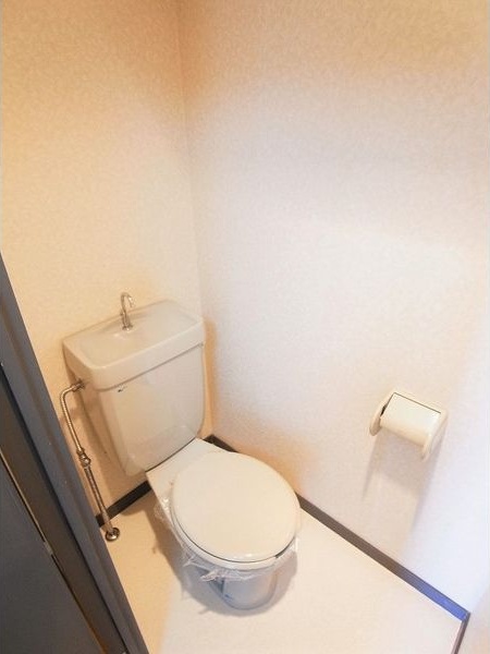 地下鉄東山線 本山駅 徒歩5分 5階建 築35年のトイレ写真