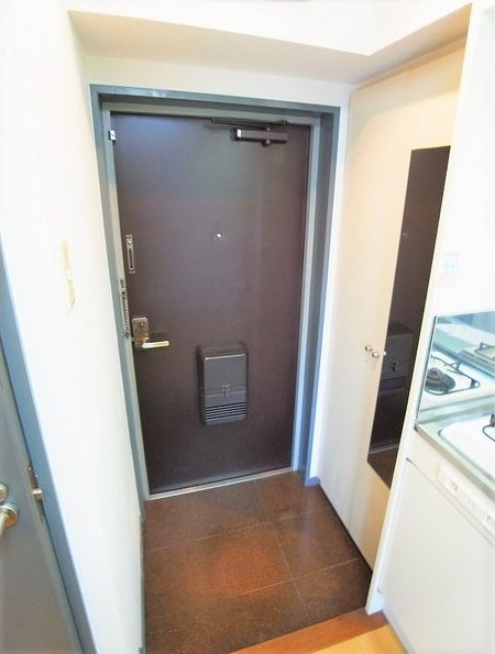 地下鉄東山線 本山駅 徒歩5分 5階建 築35年の玄関写真