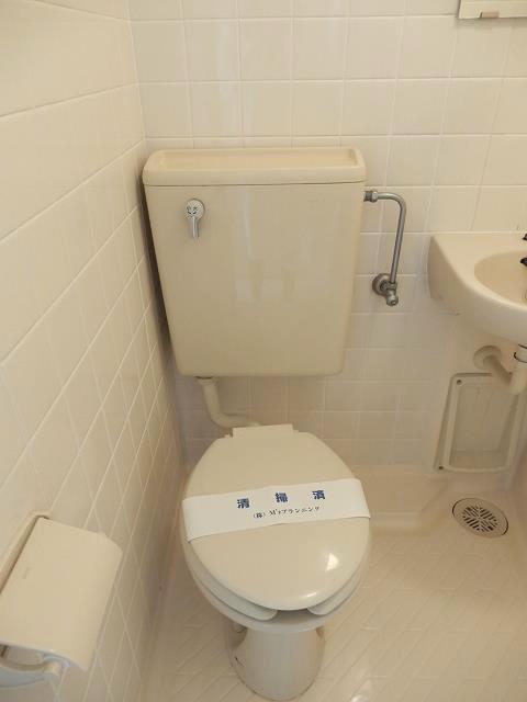 東急東横線 綱島駅 徒歩5分 7階建 築33年のトイレ写真