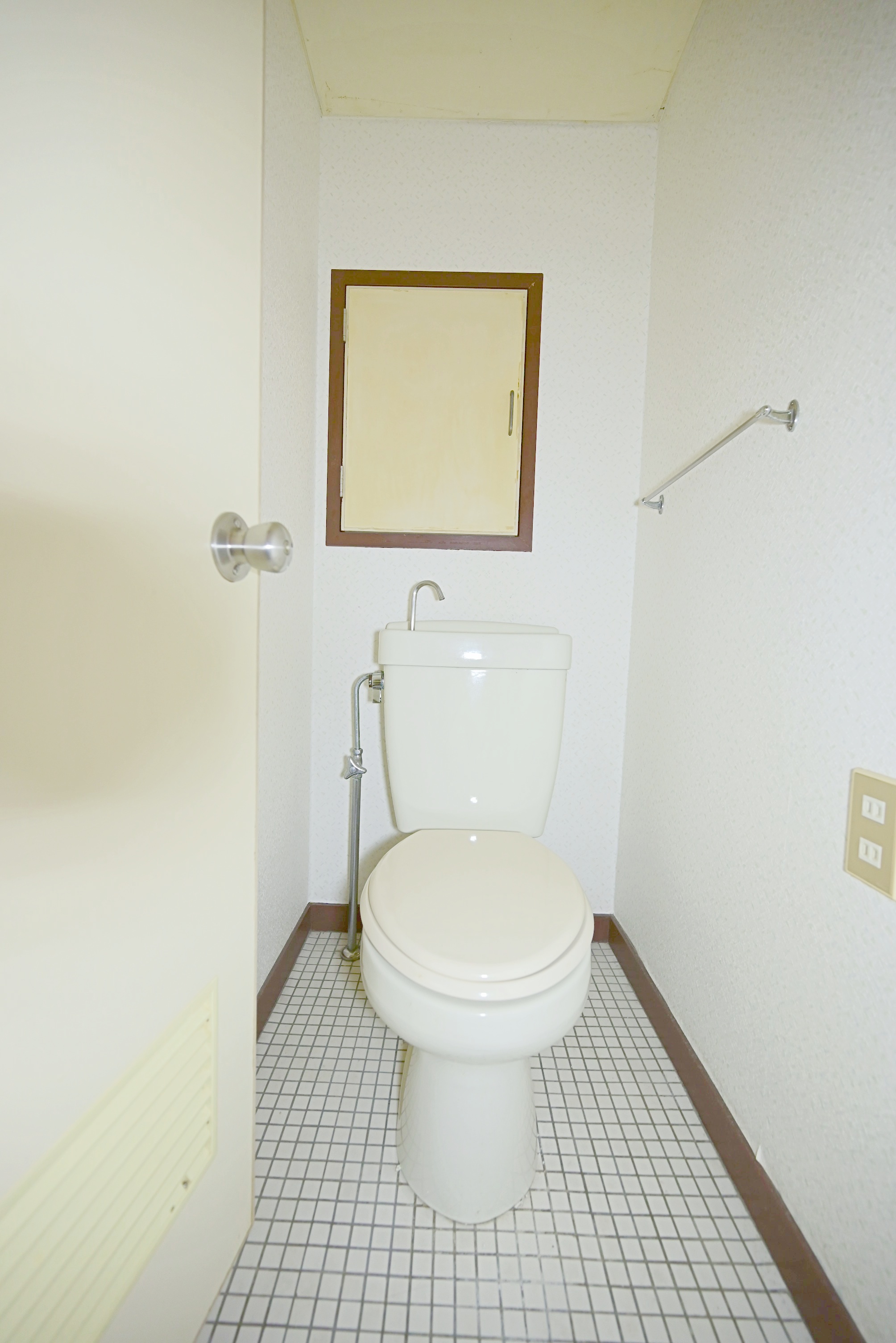 ＪＲ芸備線 矢賀駅 徒歩18分 3階建 築45年のトイレ写真